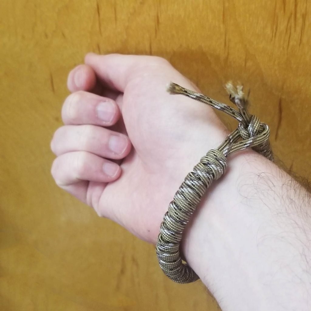 Make Paracord Bracelets for Our Troops